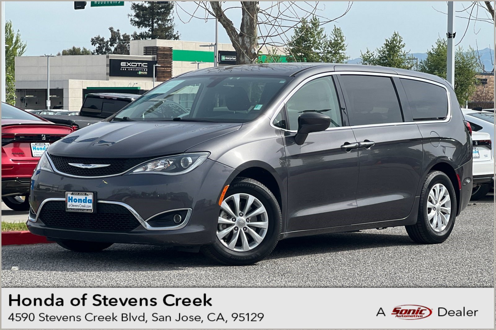 Used 2018 Chrysler Pacifica Touring Plus image 1