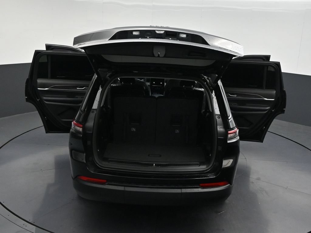 Used 2022 Jeep Grand Cherokee L Limited w/ Black Appearance Package RWD image 41