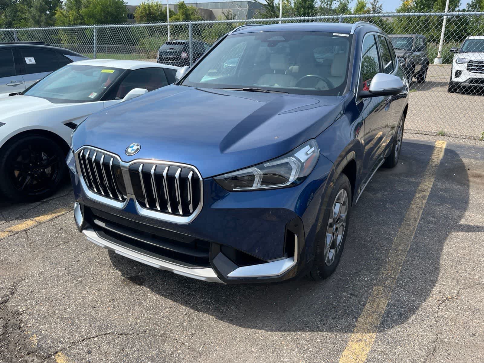 Used 2023 BMW X1 xDrive28i w/ Convenience Package AWD/4WD image 2