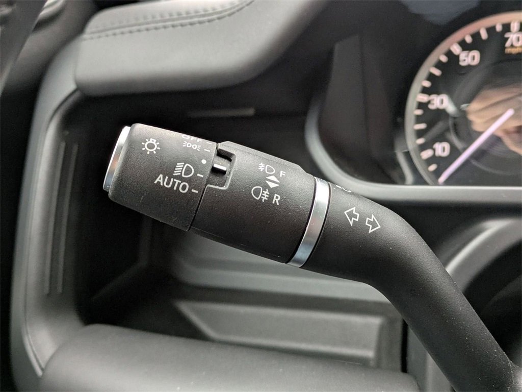 Used 2023 Land Rover Defender 130 X-Dynamic SE image 27