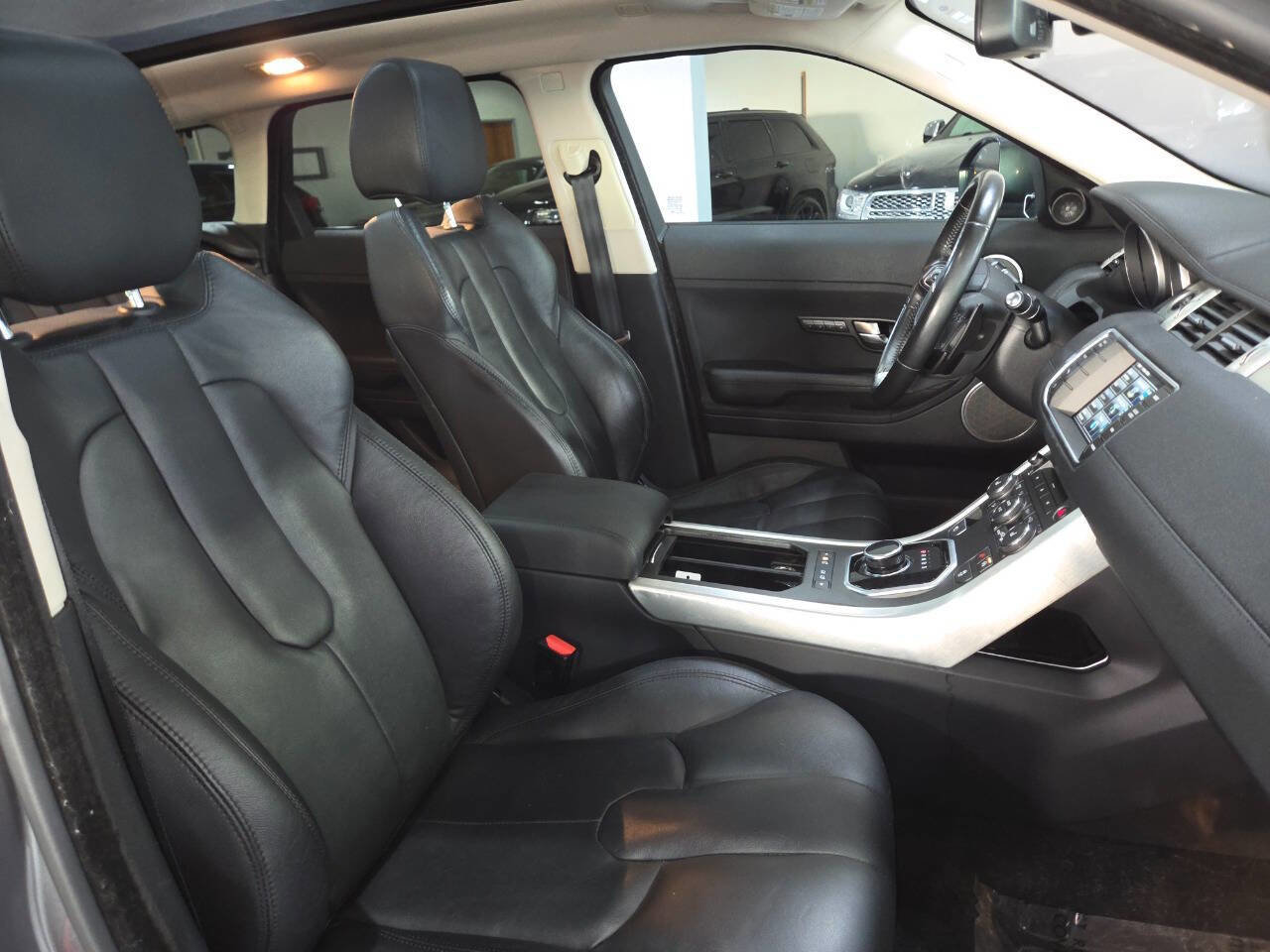Used 2015 Land Rover Range Rover Evoque Pure Plus AWD/4WD image 32