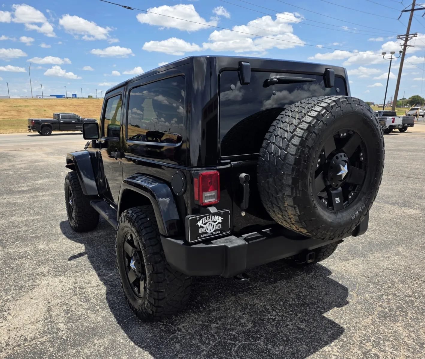 Used 2015 Jeep Wrangler Sahara AWD/4WD image 5