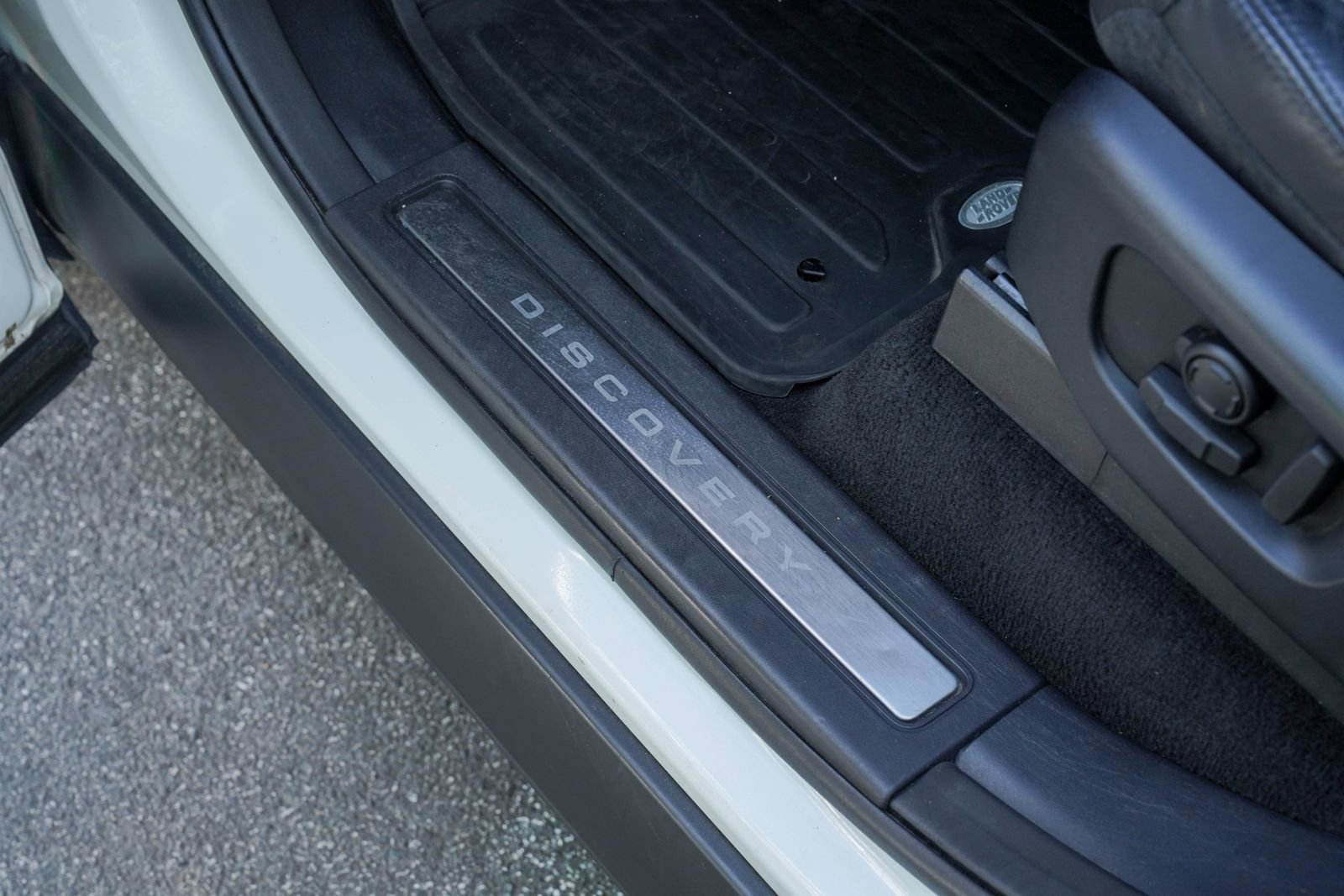 Used 2018 Land Rover Discovery HSE Luxury image 18