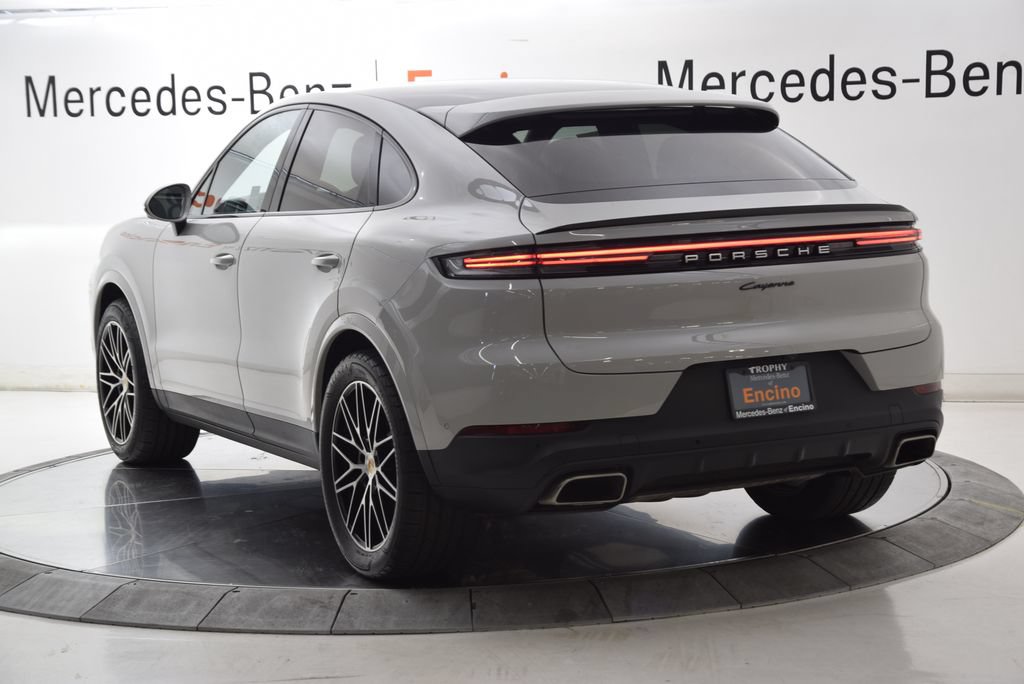 Used 2024 Porsche Cayenne Coupe AWD/4WD image 4