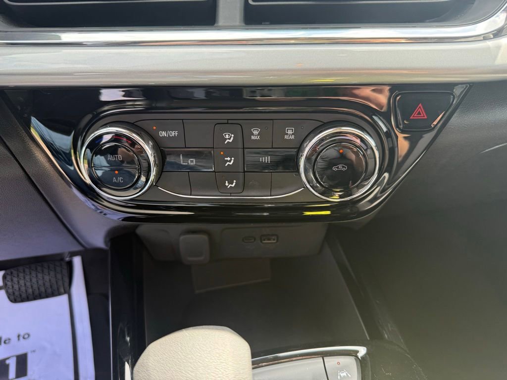 Used 2025 Chevrolet Trax LT image 37