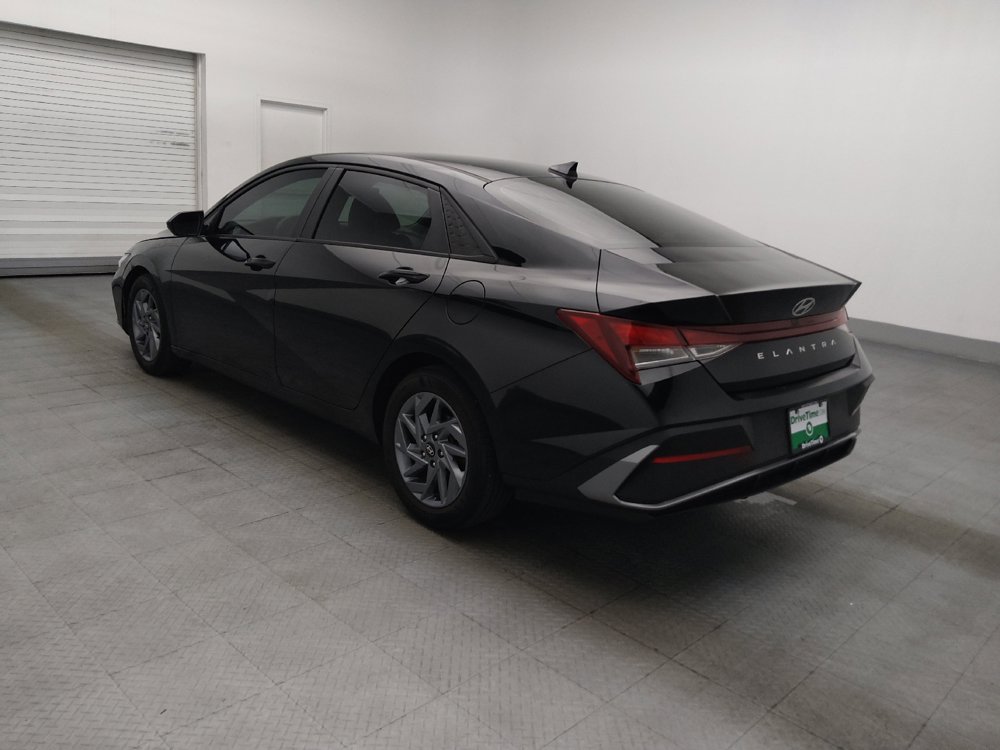 Used 2024 Hyundai Elantra SEL FWD image 3