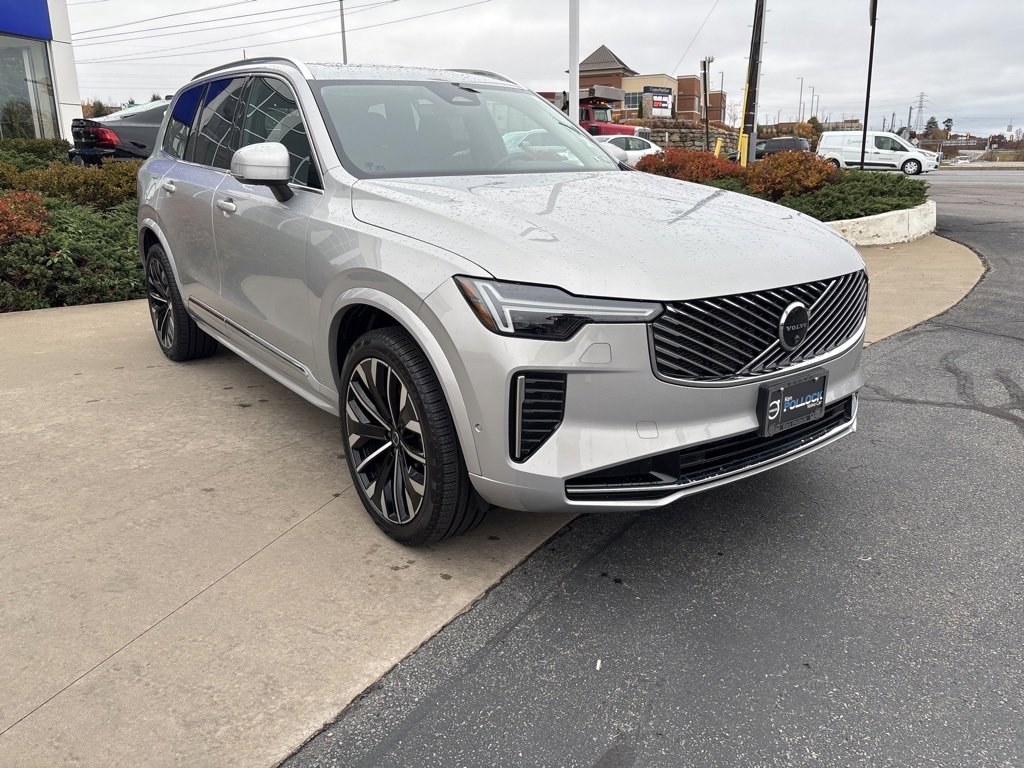 Certified 2025 Volvo XC90 B6 Plus image 3