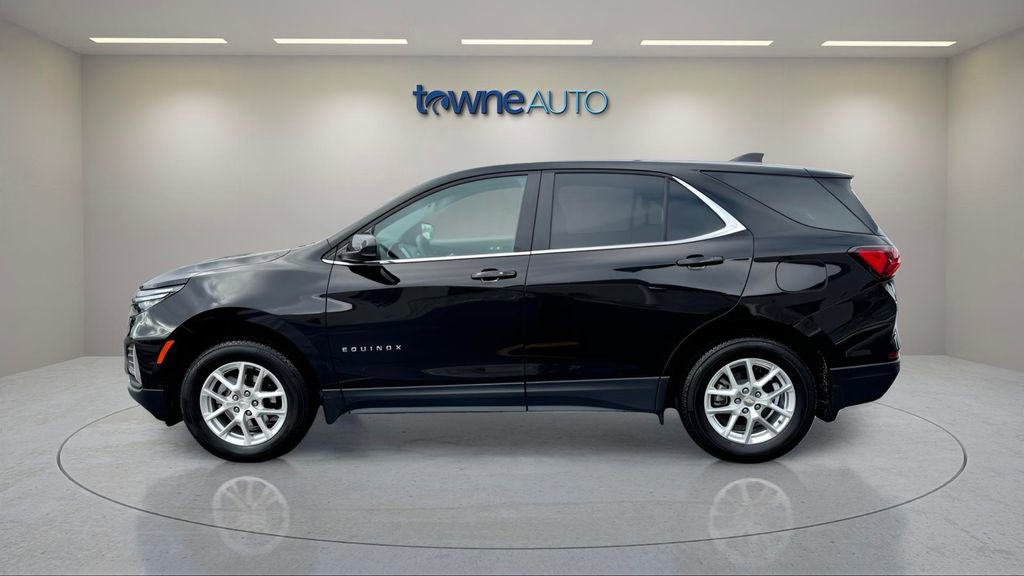 Used 2023 Chevrolet Equinox LT image 2