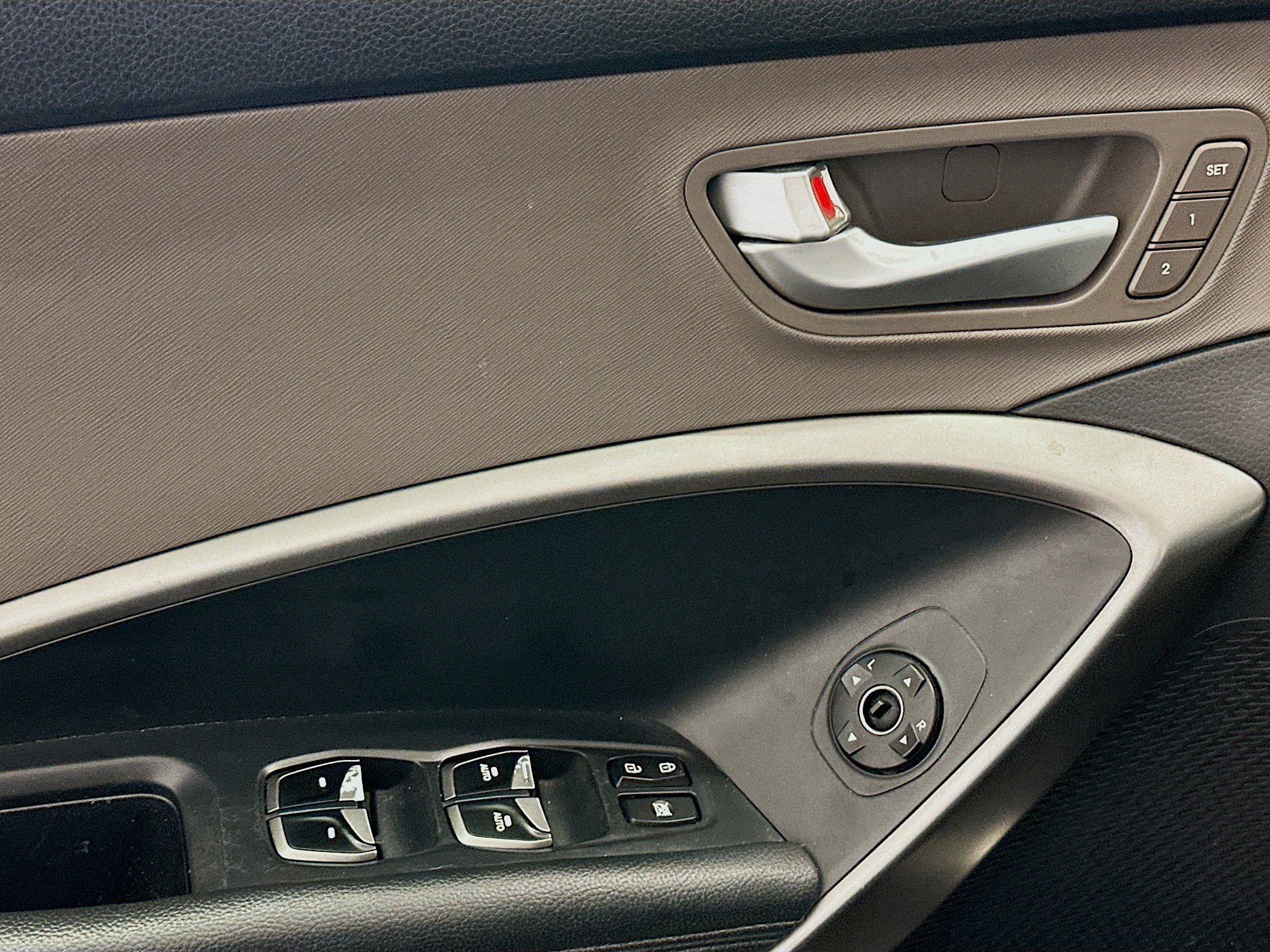 Used 2017 Hyundai Santa Fe Sport w/ 2.4L Tech Package 04 AWD/4WD image 15