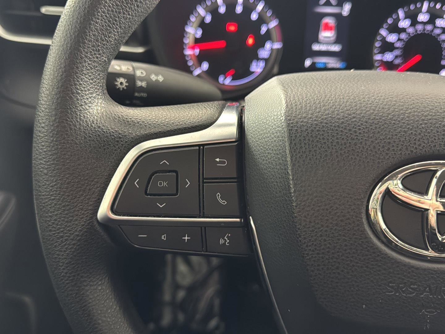 Used 2021 Toyota Highlander L image 16