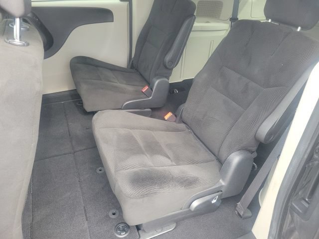Used 2016 Dodge Grand Caravan SXT w/ UConnect Hands-Free Group FWD image 20