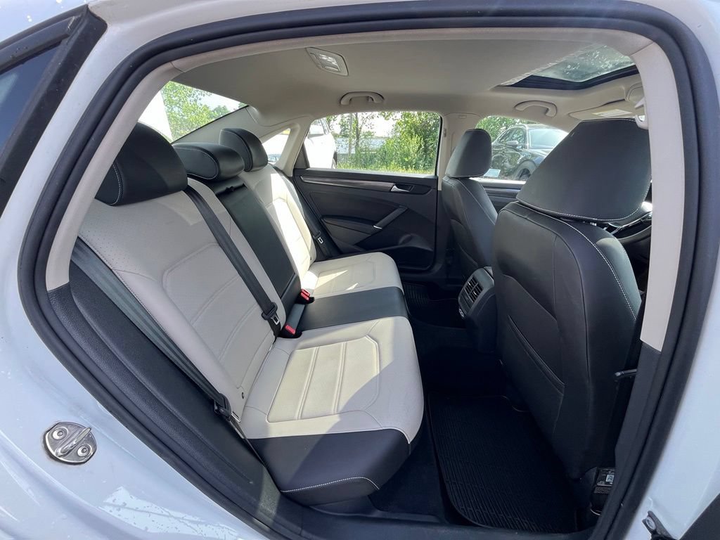 Certified 2020 Volkswagen Passat 2.0T R-Line FWD image 27