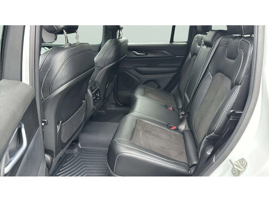 Used 2023 Jeep Grand Cherokee Altitude AWD/4WD image 12