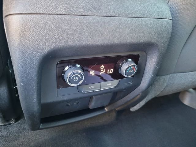 Used 2024 Chevrolet Traverse LT image 11