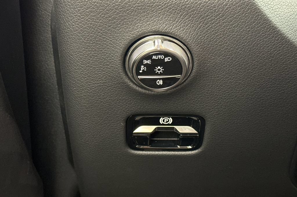 Certified 2026 Mercedes-Benz GLC 300 image 32
