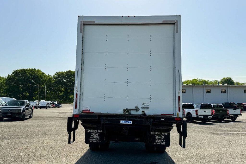 Used 2022 Ford F650 2WD Regular Cab Super Duty image 4