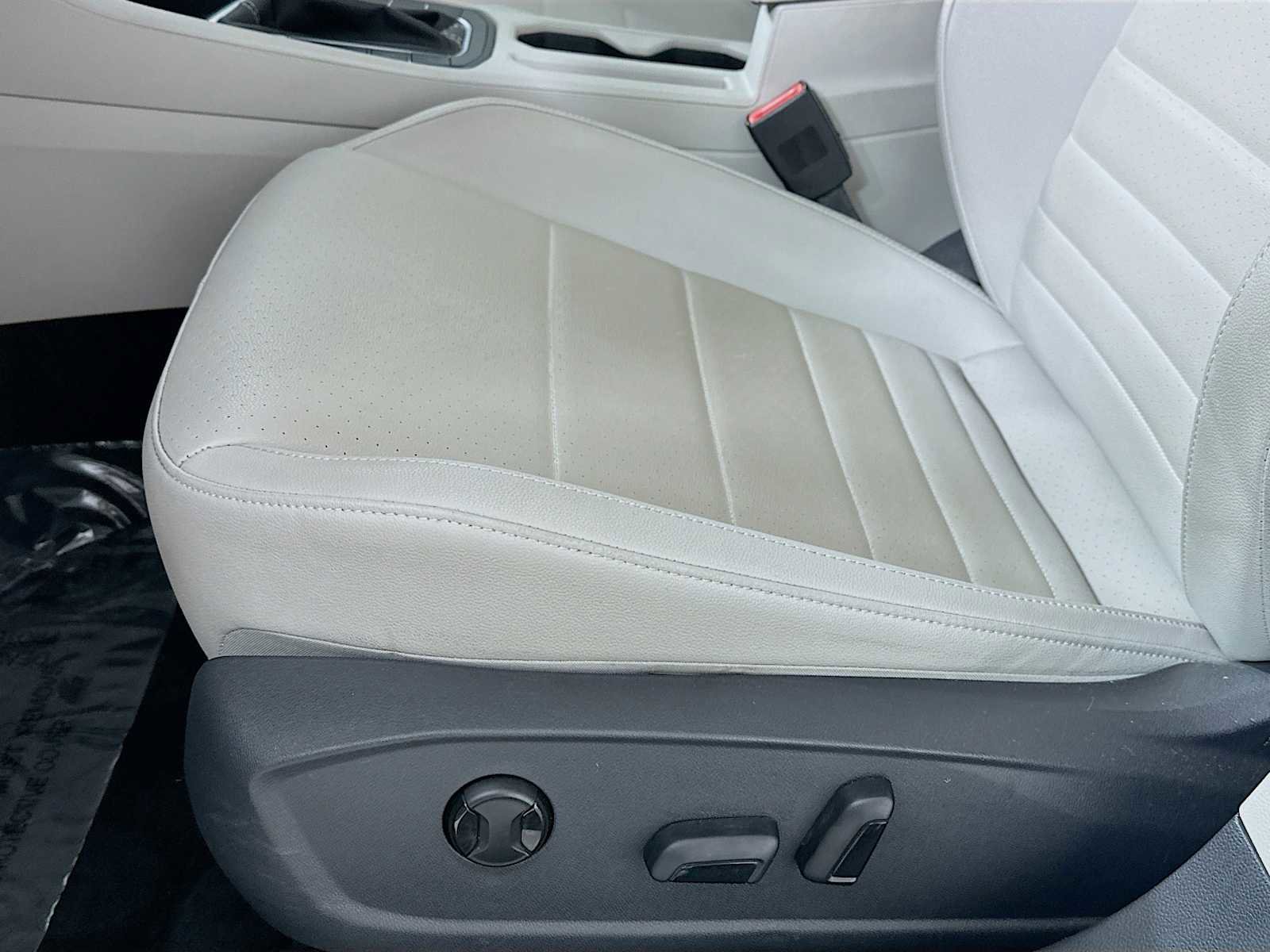 Used 2023 Volkswagen Jetta SE FWD image 17