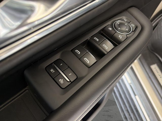 Used 2024 Chevrolet Suburban High Country AWD/4WD image 8