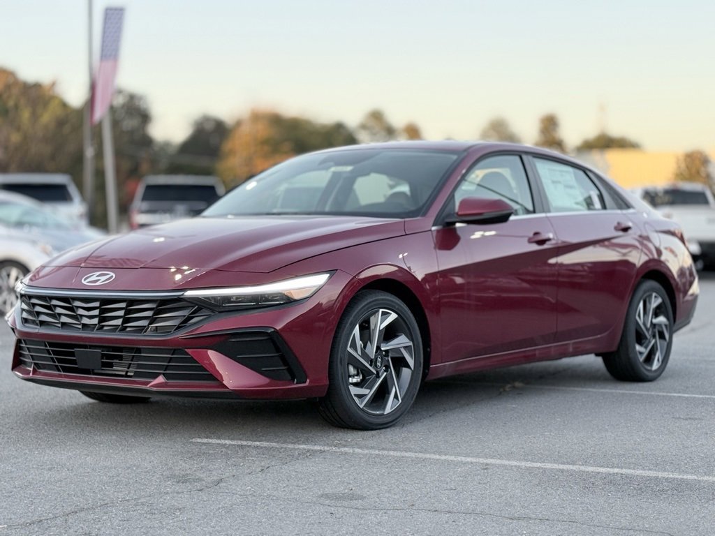 New 2025 Hyundai Elantra Limited image 3