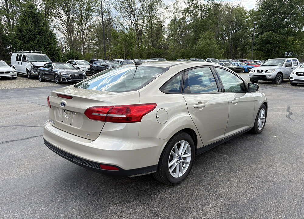 Used 2017 Ford Focus SE FWD image 4