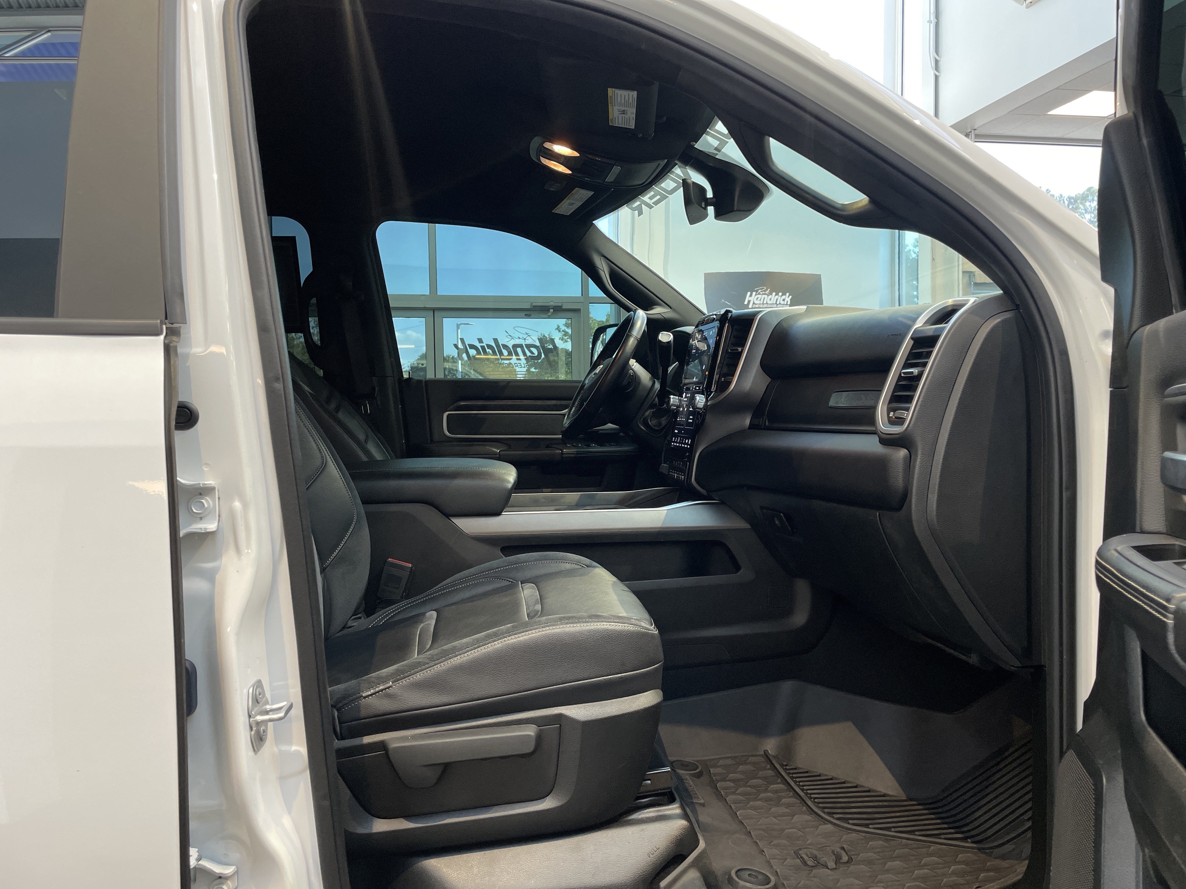 Used 2022 RAM 2500 Big Horn w/ Level C Equiment Group AWD/4WD image 38