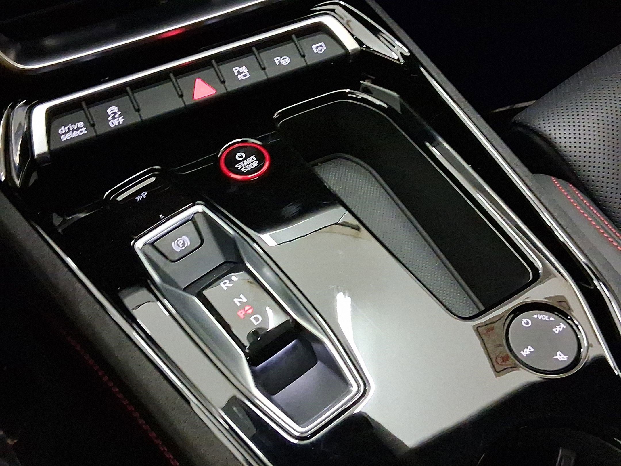 Used 2022 Audi RS e-tron GT quattro w/ Year 1 Package image 25