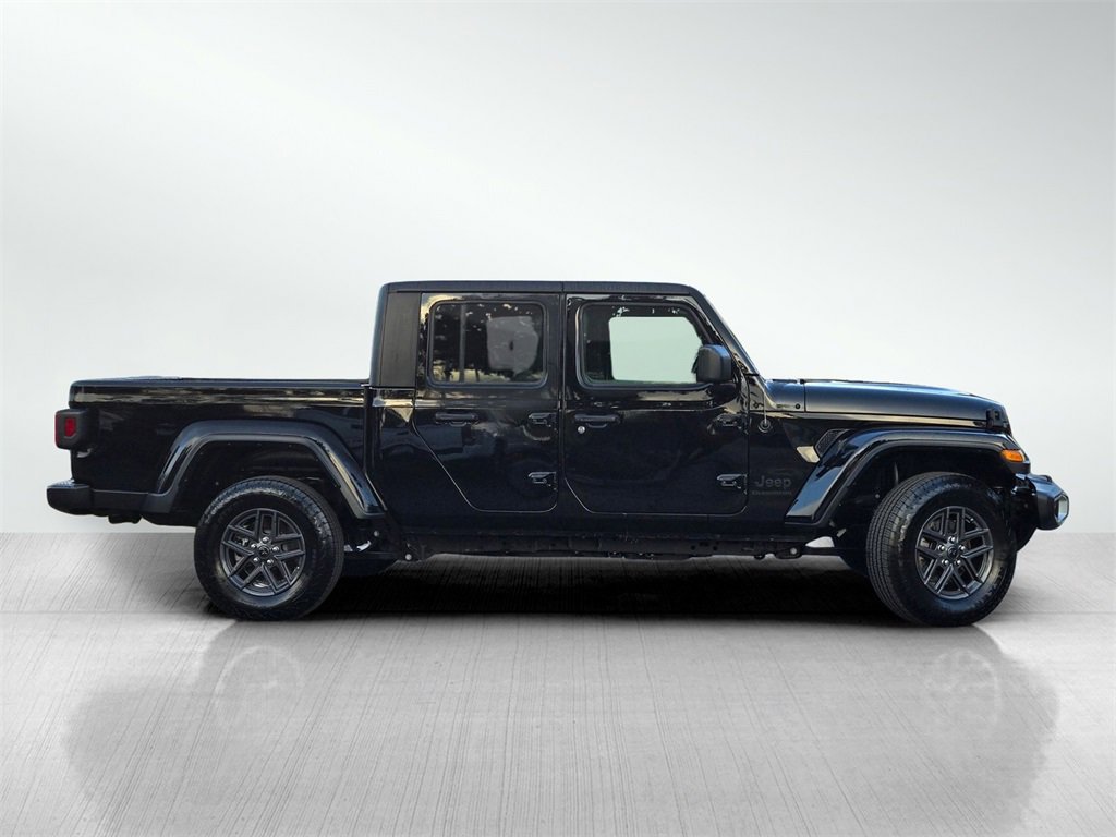 Used 2022 Jeep Gladiator Sport image 3