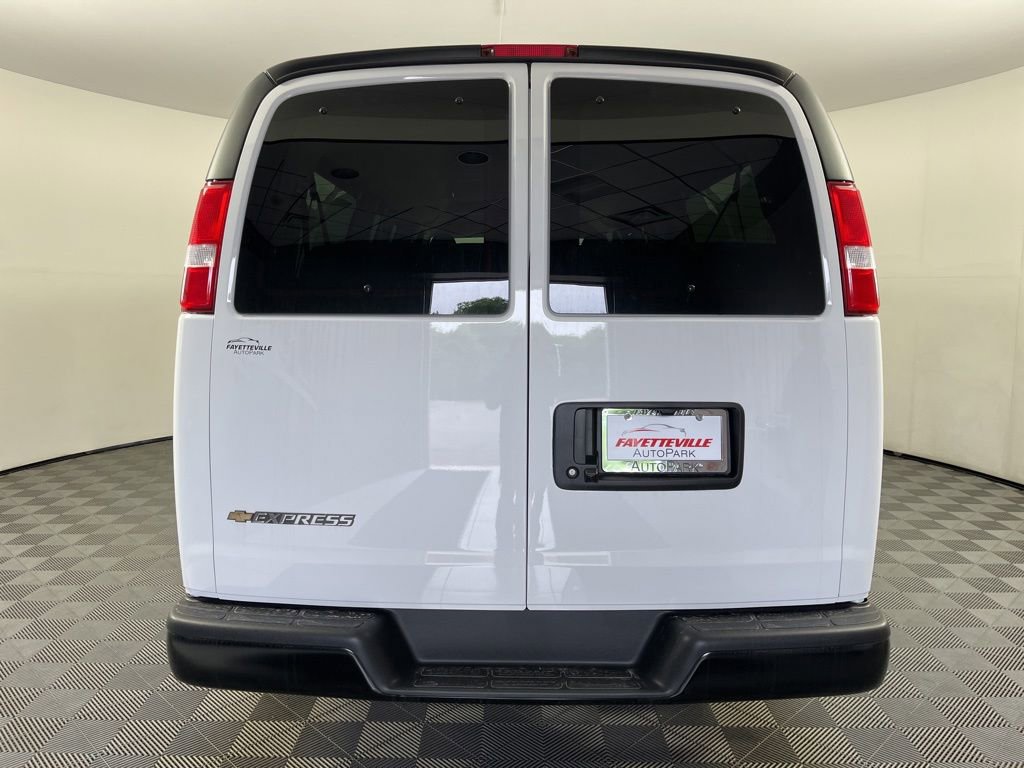 New 2026 Chevrolet Express 3500 LS RWD image 4