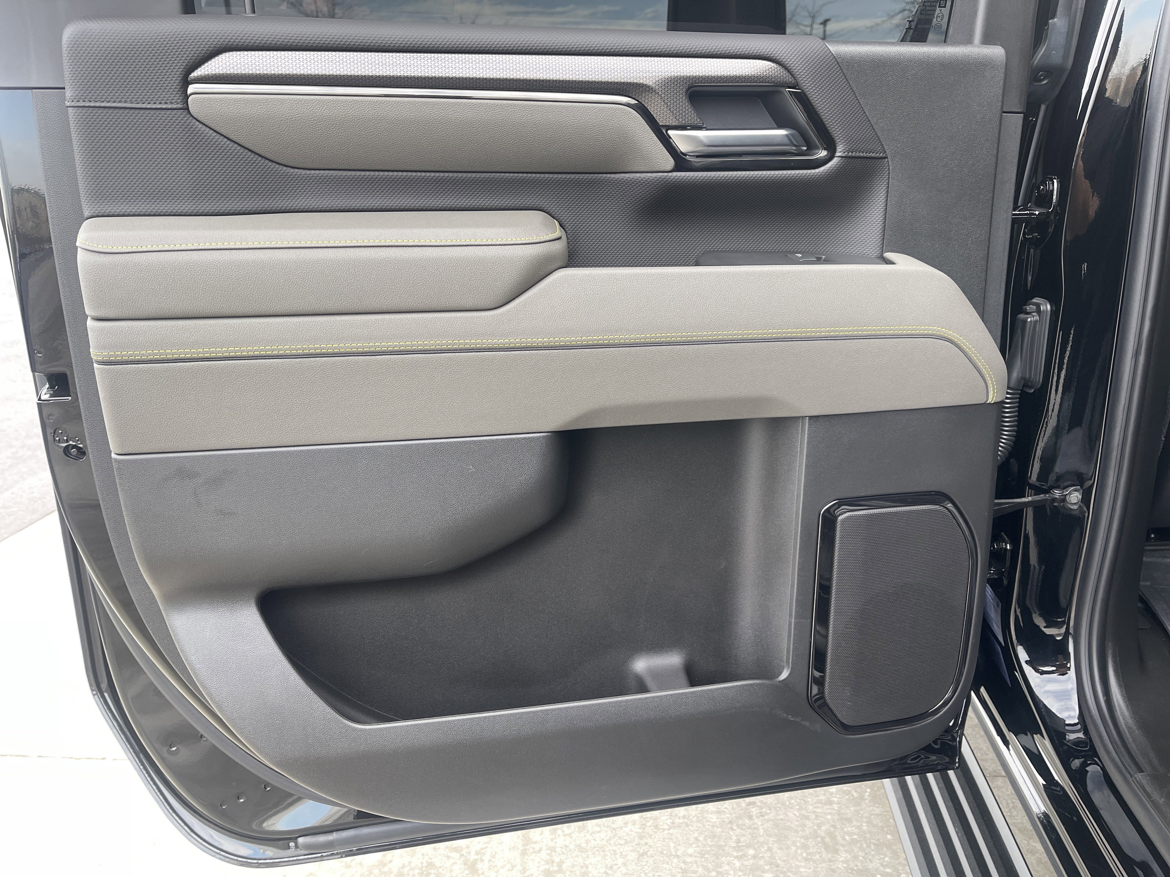 Used 2025 Chevrolet Silverado 2500 ZR2 w/ Technology Package image 27