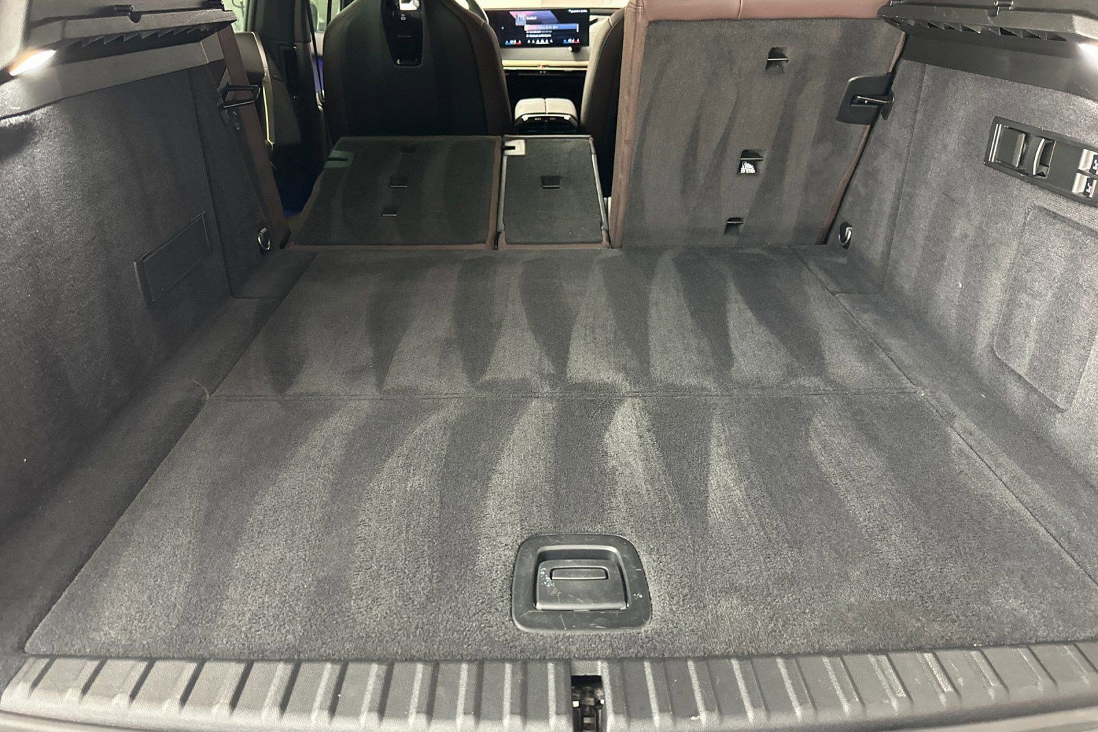 Used 2024 BMW iX xDrive50 w/ Sport Package image 34