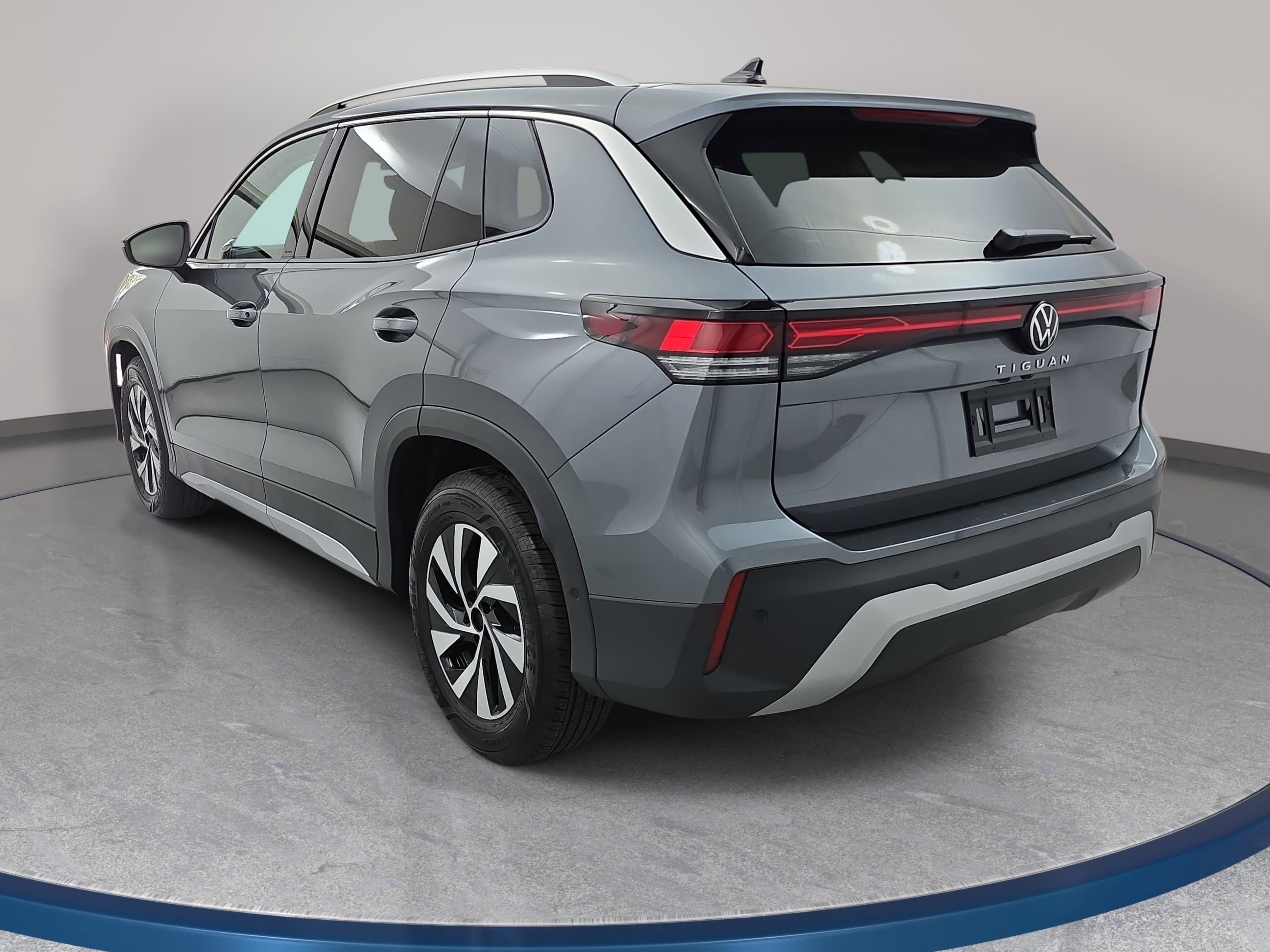 New 2026 Volkswagen Tiguan S FWD image 7