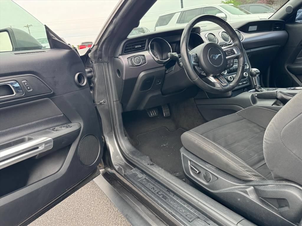 Used 2017 Ford Mustang Coupe RWD image 11