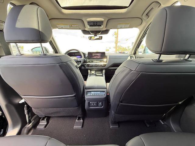 New 2026 Nissan Pathfinder Platinum w/ Accent Package AWD/4WD image 13