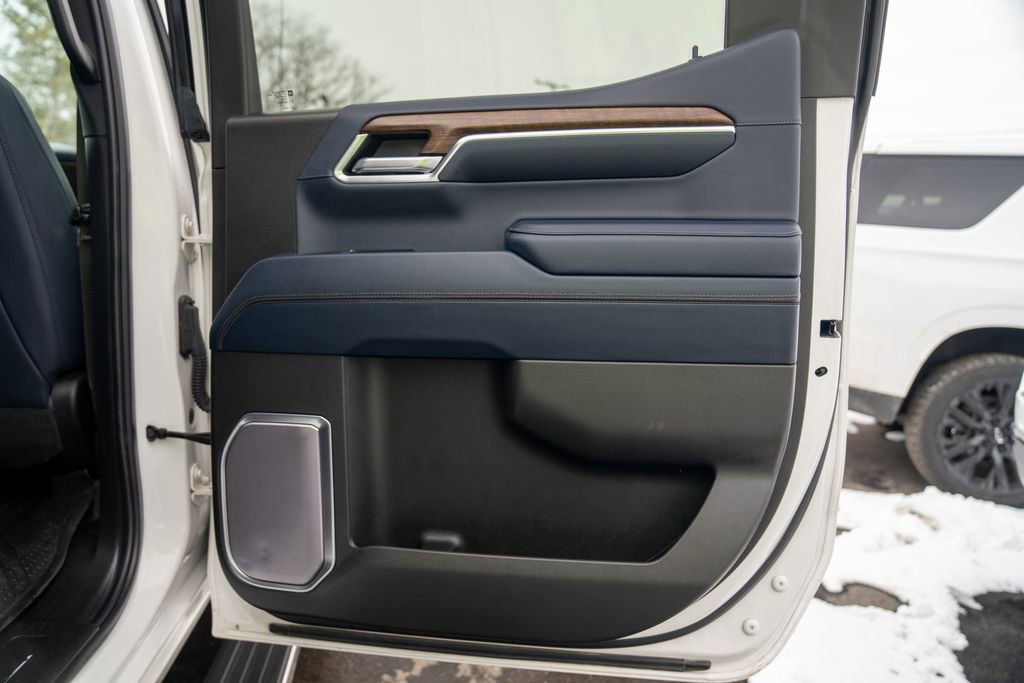 Used 2023 Chevrolet Silverado 1500 High Country w/ High Country Premium Package image 16