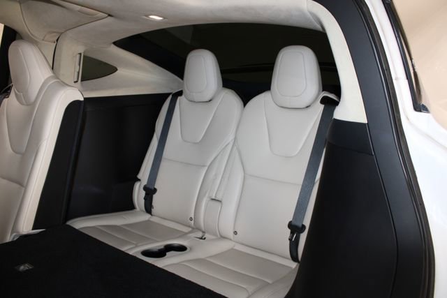 Used 2018 Tesla Model X 75D image 21