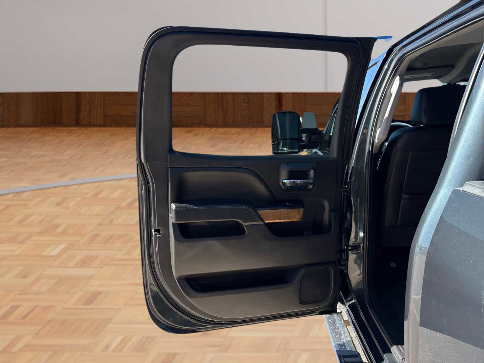 Used 2018 Chevrolet Silverado 1500 LTZ w/ LTZ Plus Package image 11