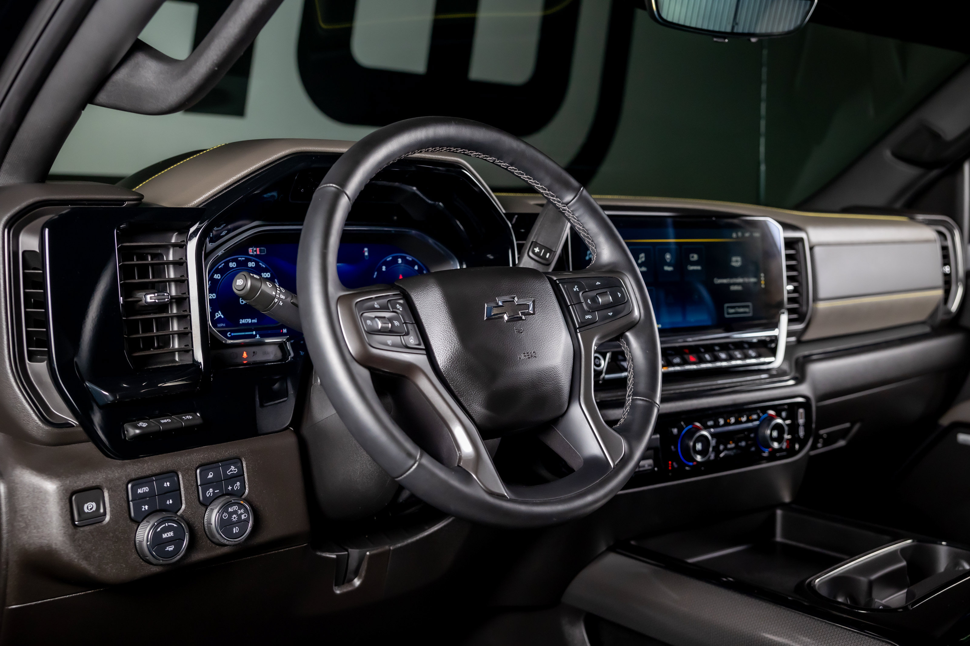 Used 2024 Chevrolet Silverado 2500 ZR2 w/ Technology Package AWD/4WD image 24