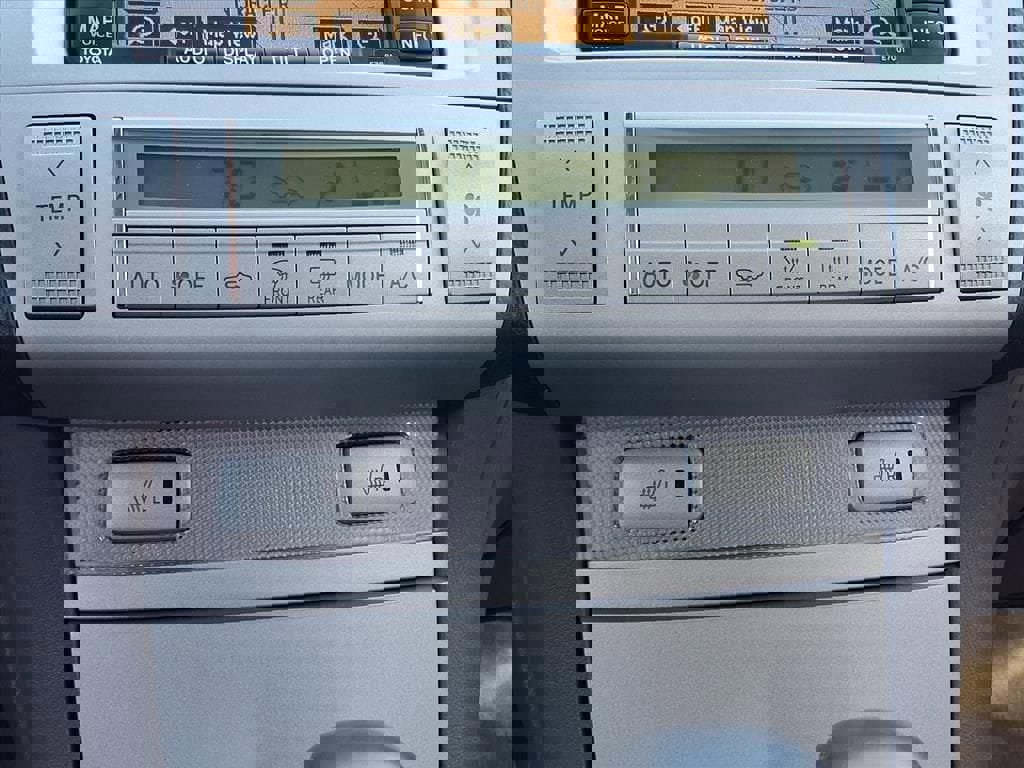 Used 2004 Toyota Solara Coupe image 25