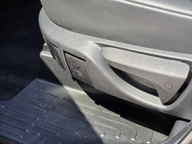 Used 2022 Toyota Highlander XLE AWD/4WD image 12