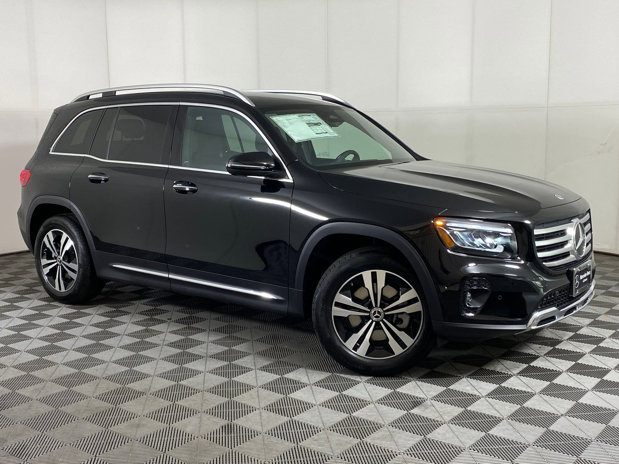 New 2025 Mercedes-Benz GLB 250 4MATIC image 6