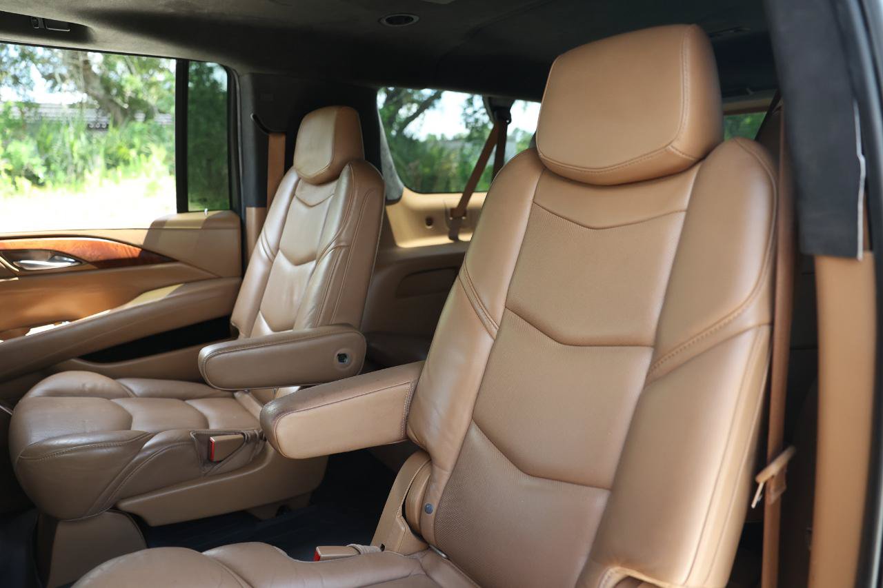Used 2017 Cadillac Escalade ESV Platinum RWD image 8