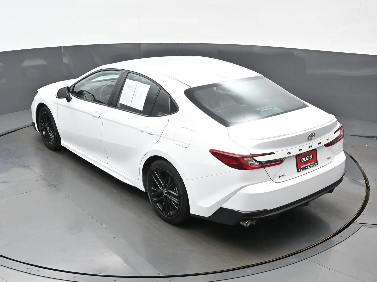Used 2025 Toyota Camry SE FWD image 39