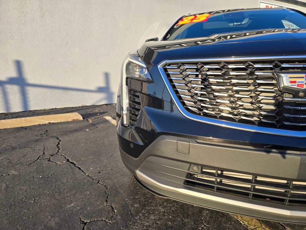 Used 2023 Cadillac XT4 Premium Luxury w/ Technology Package image 2