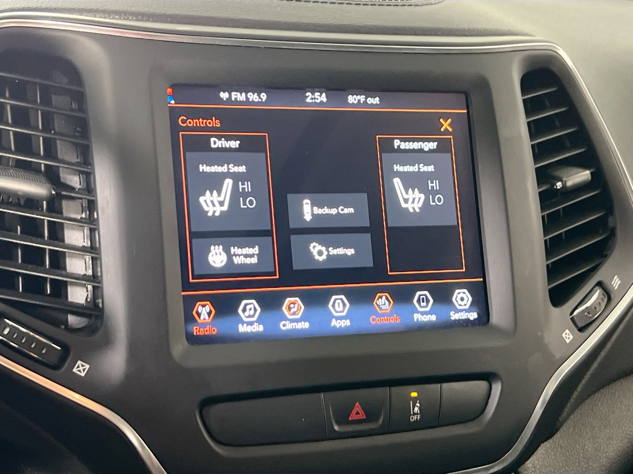 Used 2022 Jeep Cherokee Latitude w/ Sun & Sound Group AWD/4WD image 19