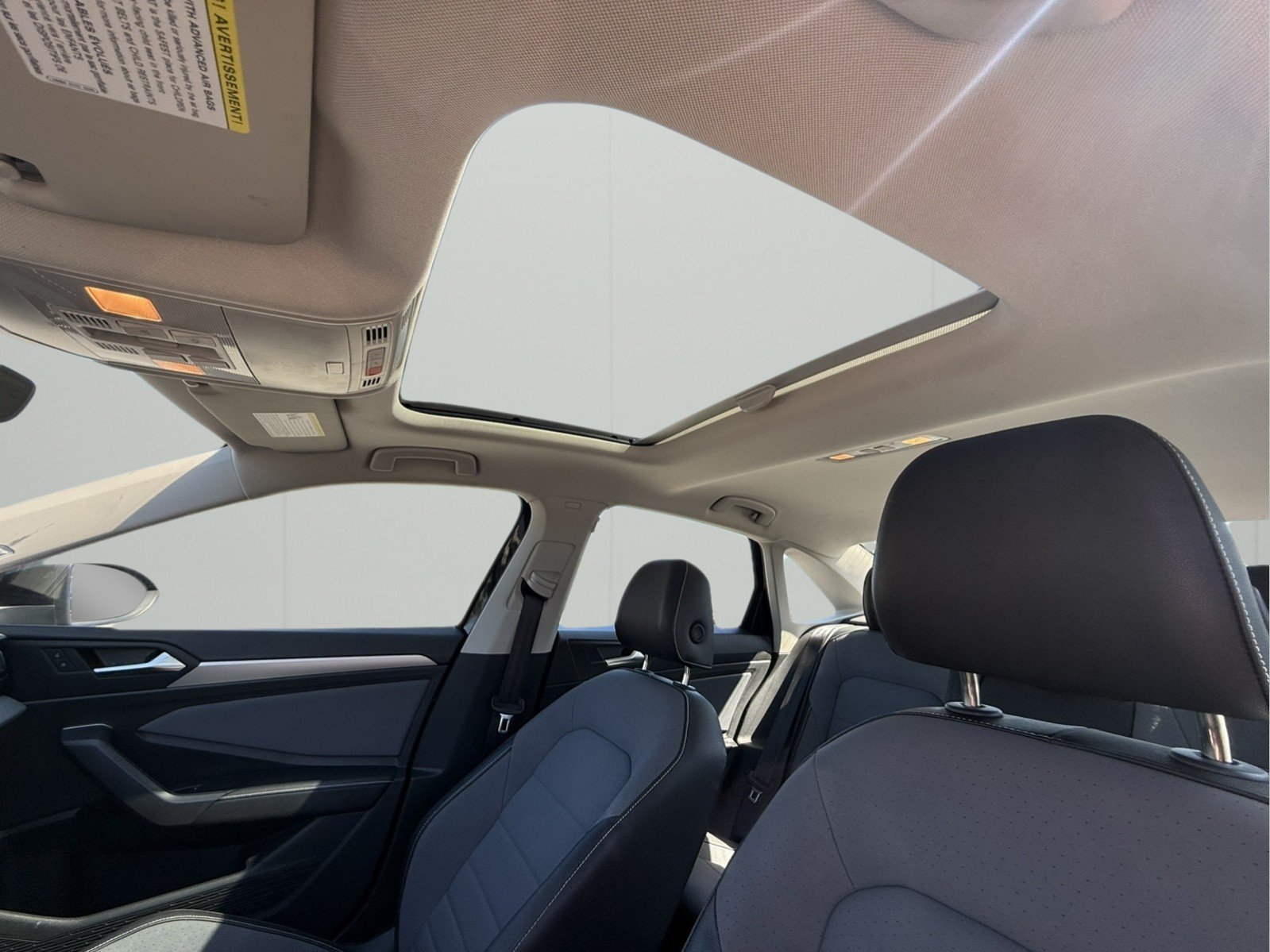 Used 2025 Volkswagen Jetta SE FWD image 24