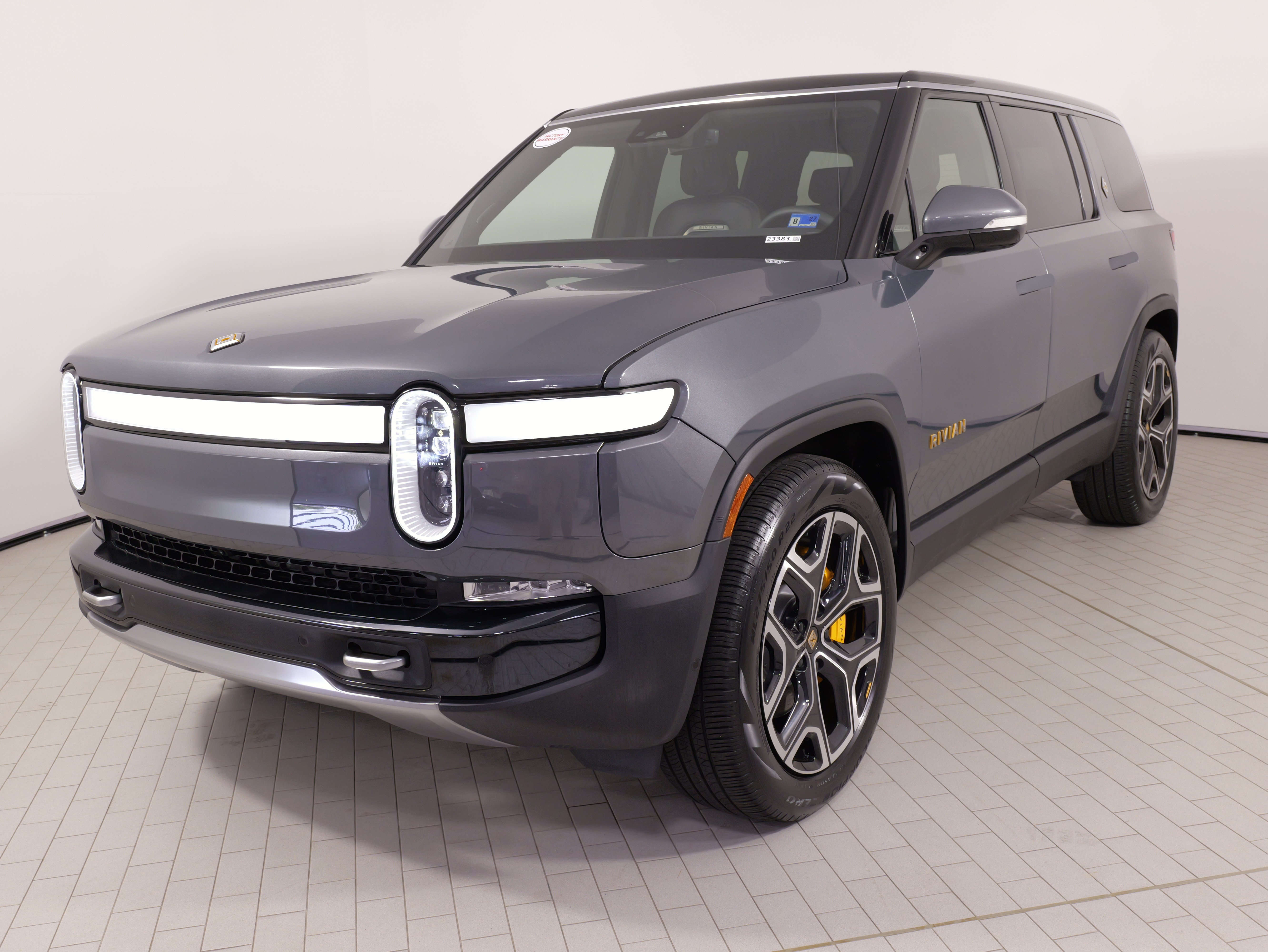 Used 2023 Rivian R1S Adventure AWD/4WD image 4