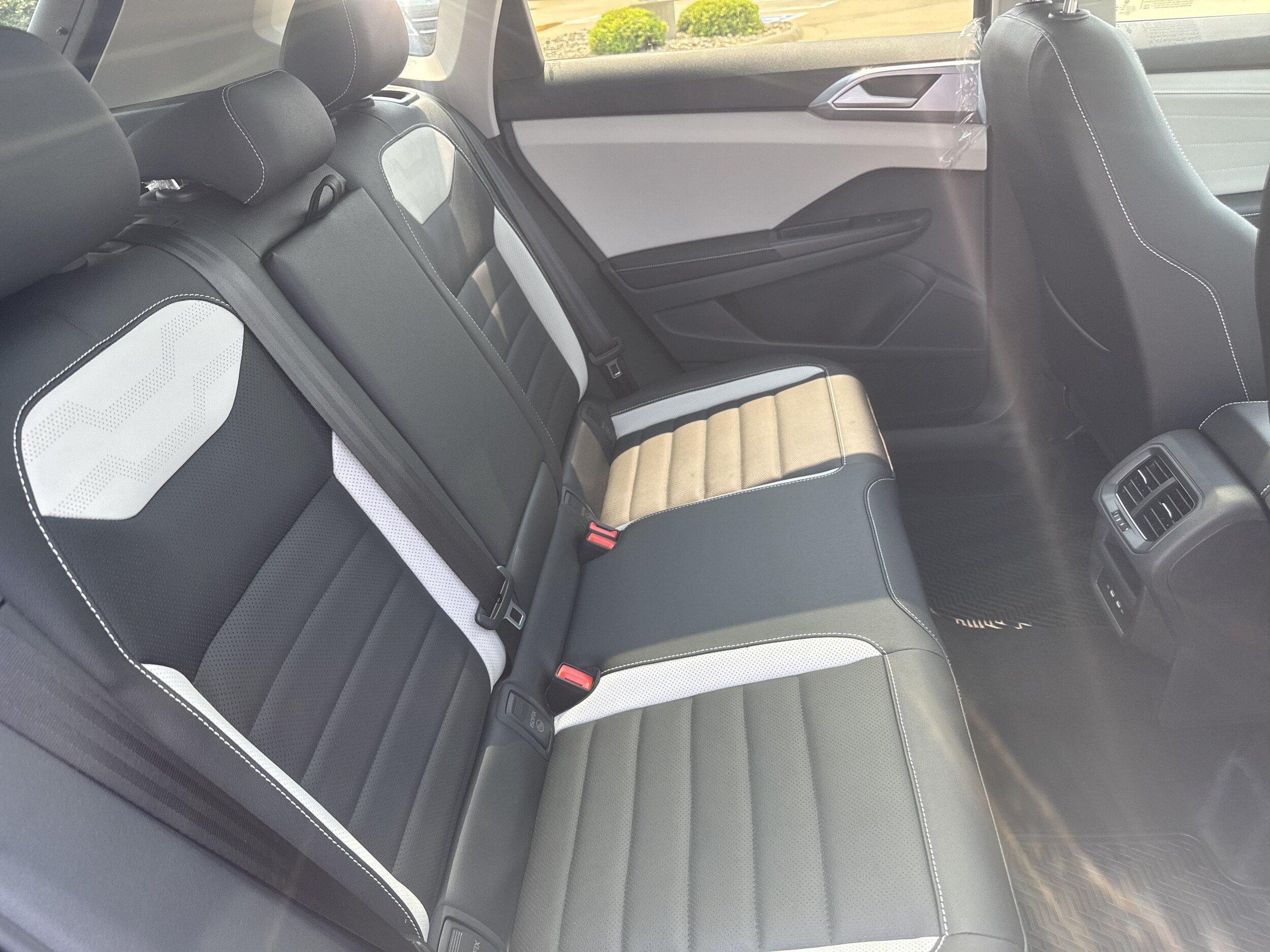 New 2026 Volkswagen Taos SEL AWD/4WD image 9