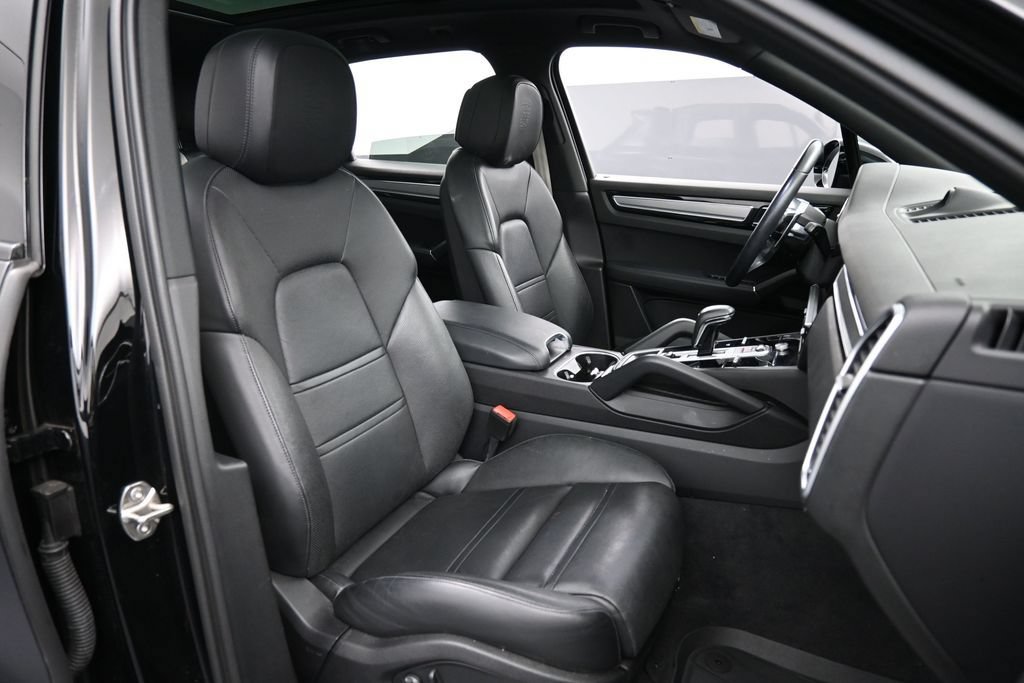 Certified 2023 Porsche Cayenne Platinum Edition AWD/4WD image 30