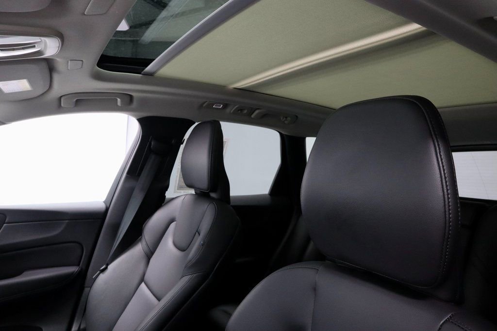 Used 2024 Volvo XC60 T8 Core image 32