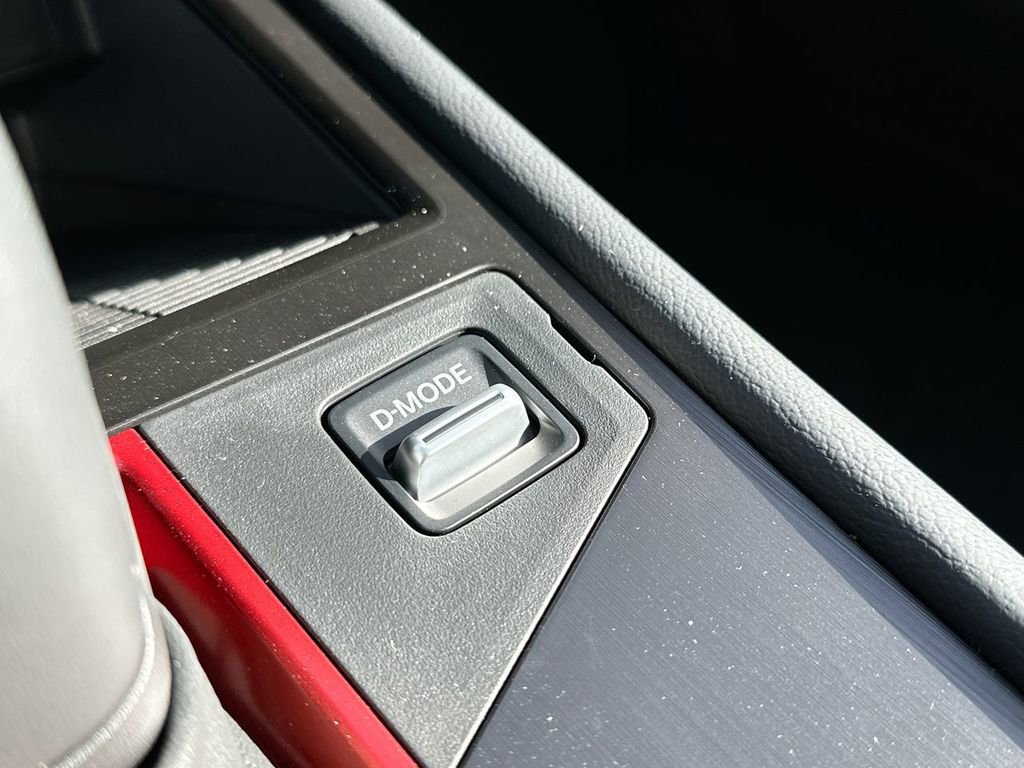 Certified 2025 Nissan Kicks SR image 17